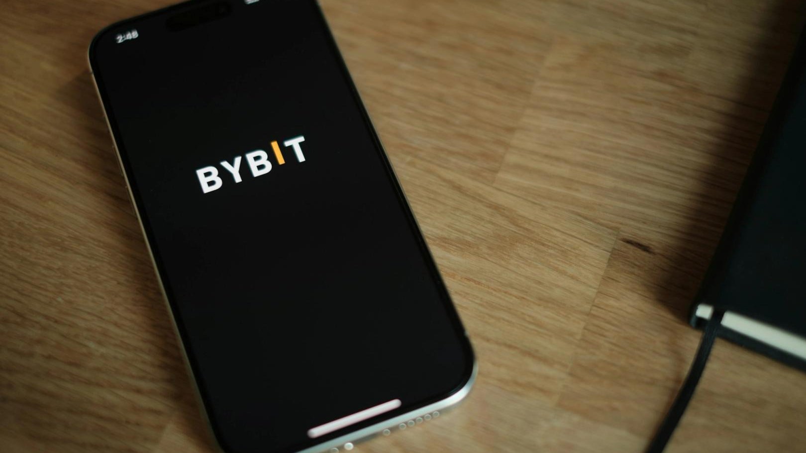 Спустя год после потери 1,46 миллиарда долларов Bybit утверждает, что искусственный интеллект помог ей сэкономить 700 миллионов долларов