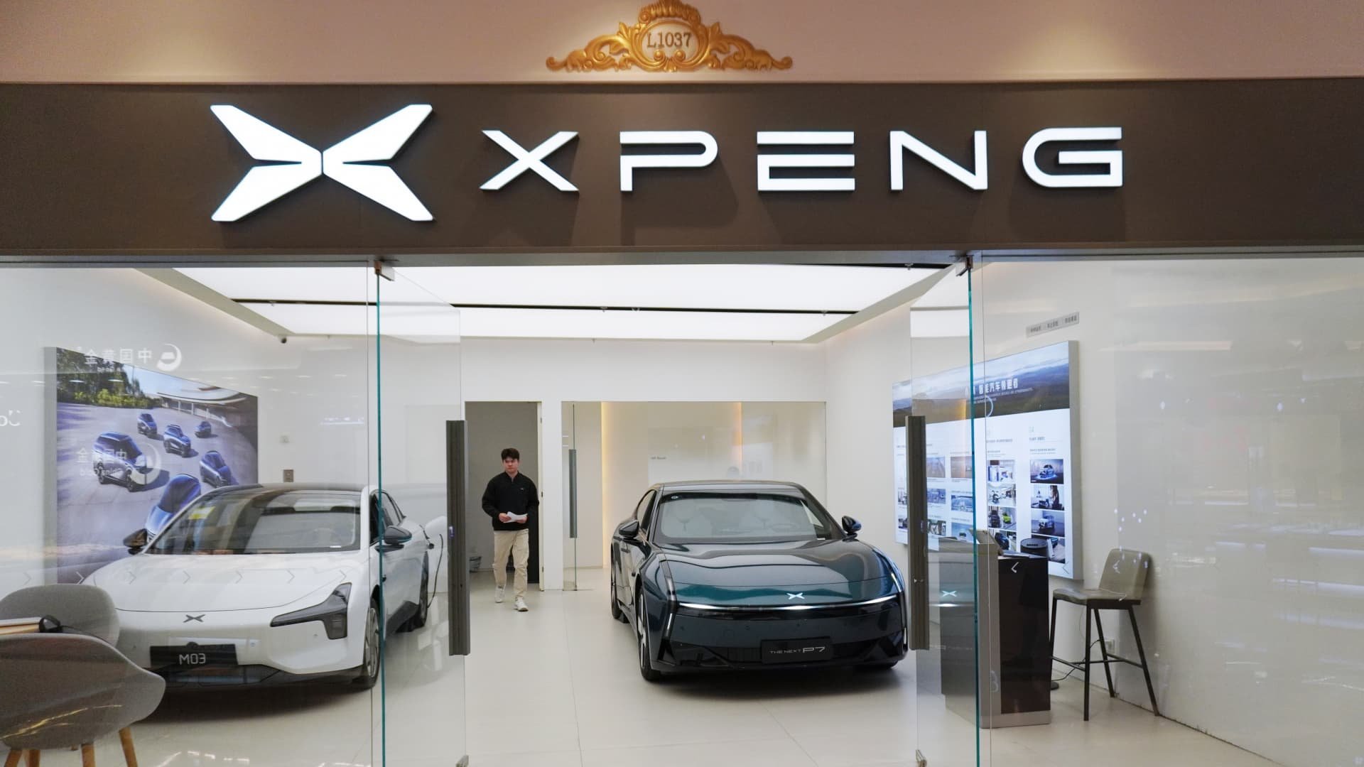 Акции Xpeng падают: слабый прогноз поставок затмевает оценку роботизированного подразделения в $6,3 млрд