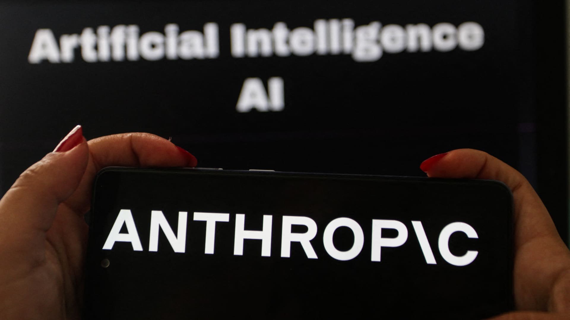 Битва Anthropic за дистилляцию моделей выходит на даркнет на фоне нарастающих опасений вокруг Китая
