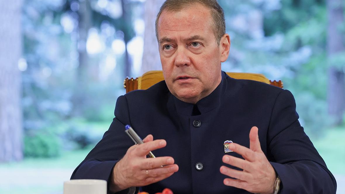 Медведев назвал «туманной» перспективу уничтожения человечества ИИ