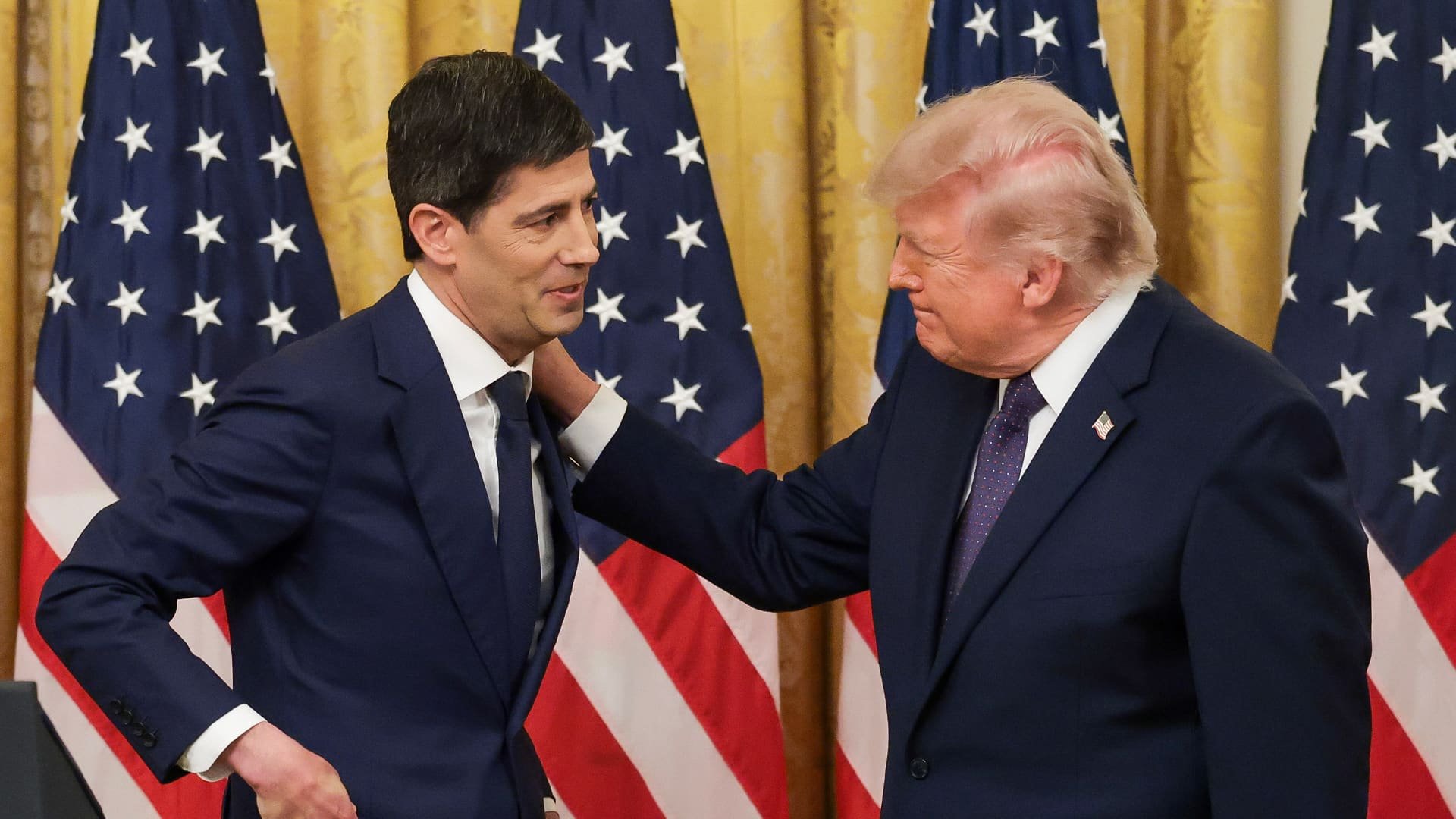 Репутация Уорша под угрозой на этой неделе: политика Трампа заставляет ФРС думать о повышении ставок