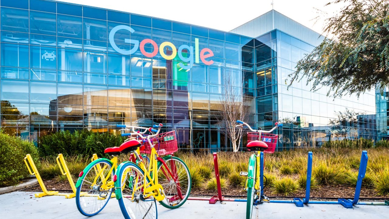 Google играет в свою собственную игру в сфере ИИ, и Уолл-стрит, возможно, не понимает главного