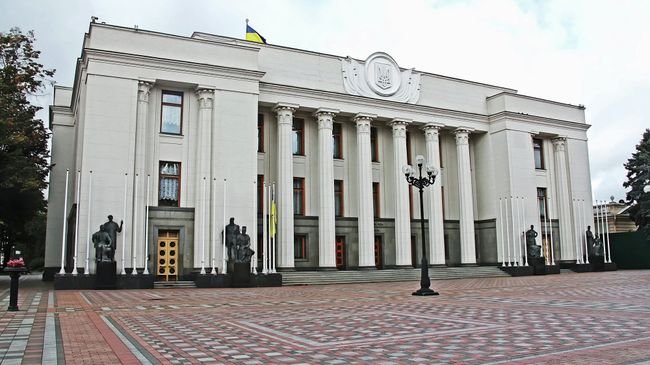 Рада ушла на очередные каникулы на фоне финансового кризиса