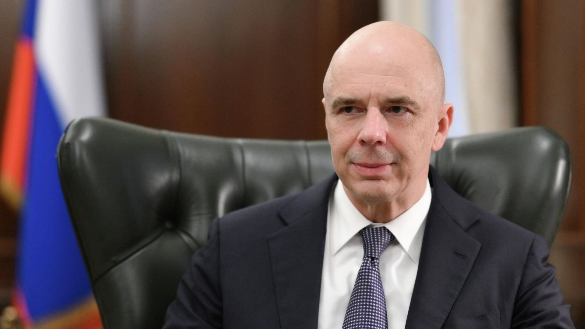Нефть ниже $100 и угроза $150: заправка пока не дешевеет, а ваши расходы на поездки и продукты висят на трубопроводе в Саудовской Аравии