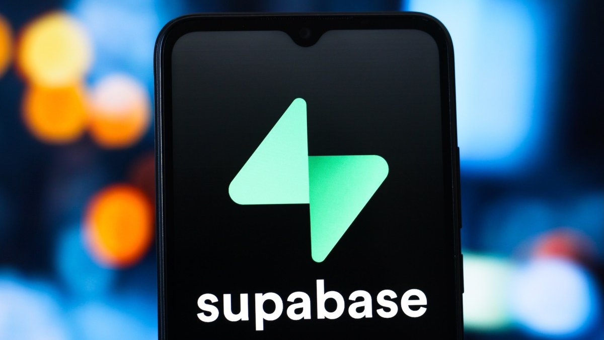 Некоторые клиенты Supabase публично выставляют в интернет огромные массивы пользовательских данных
