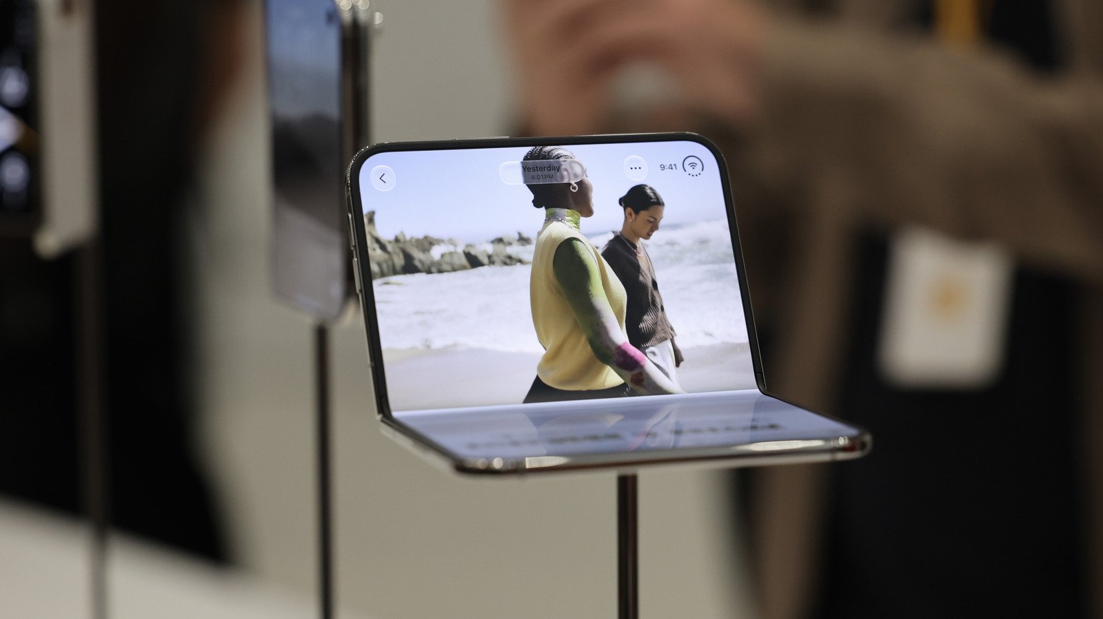 Складные iPhone на подходе: стоит ли переплачивать за гибкий экран и кому это выгодно