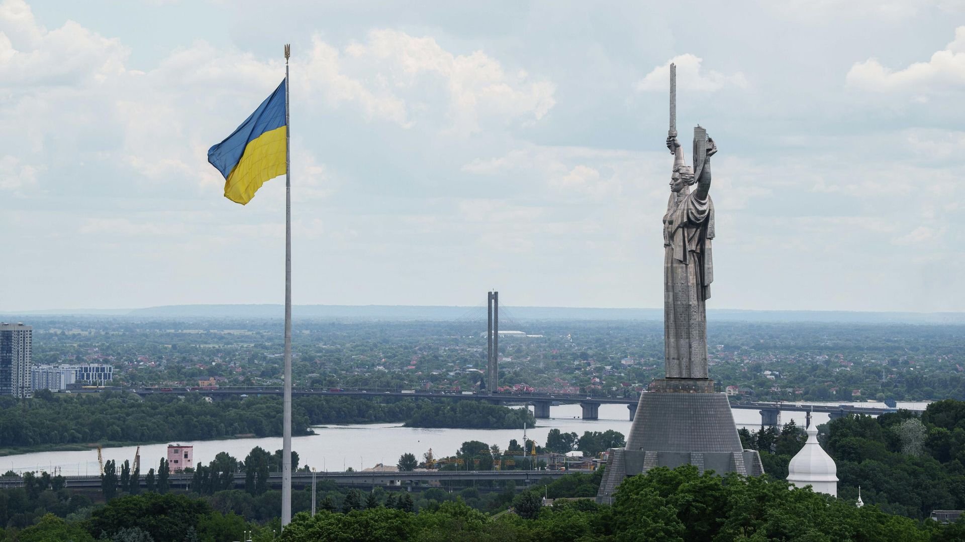 Переговоры по Украине: Москва ужесточает риторику, Париж критикует Вашингтон — для российского кошелька пока нет прямых рычагов