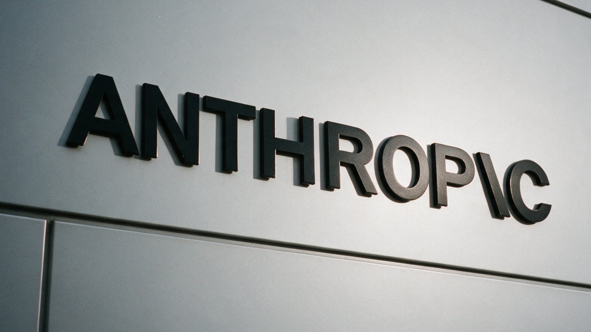 Anthropic выходит на IPO с убытком в $42 млрд — из-за больших трат разработчика на вычислительную инфраструктуру