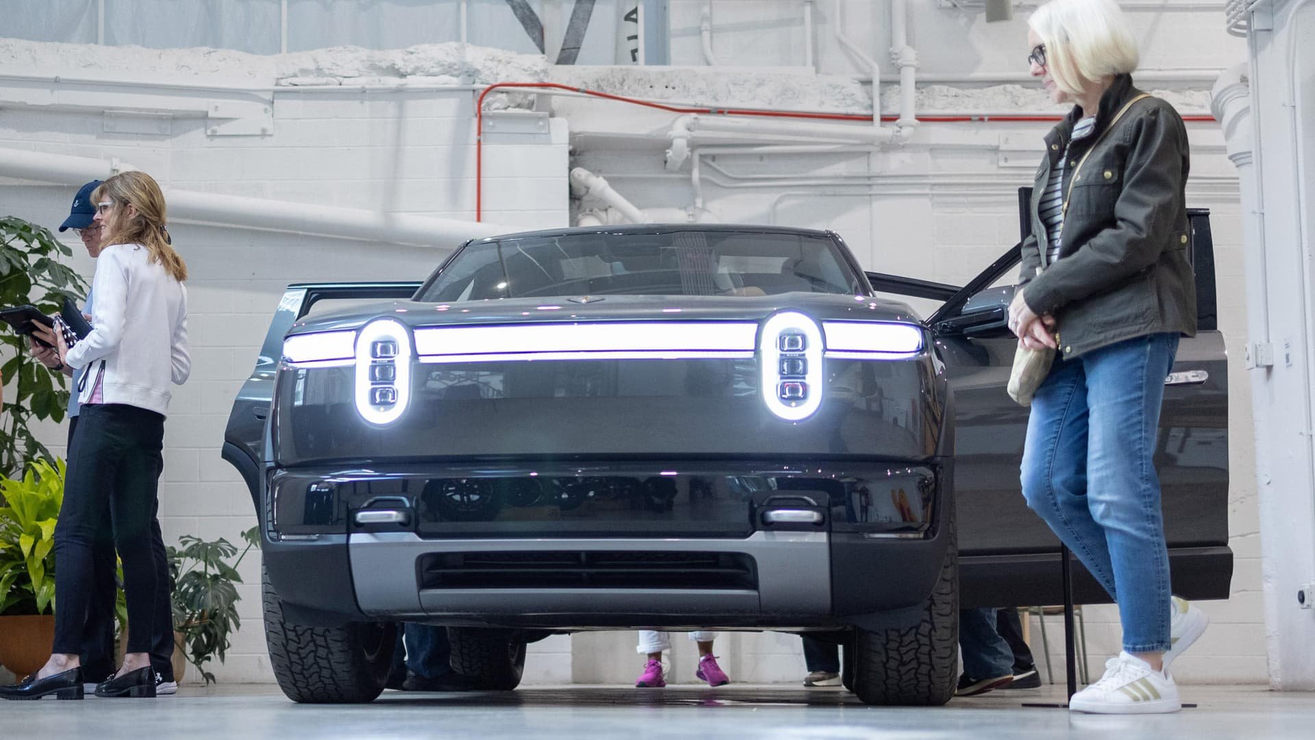 Компания Rivian превзошла ожидания по поставкам в третьем квартале и подтвердила прогноз на 2026 год