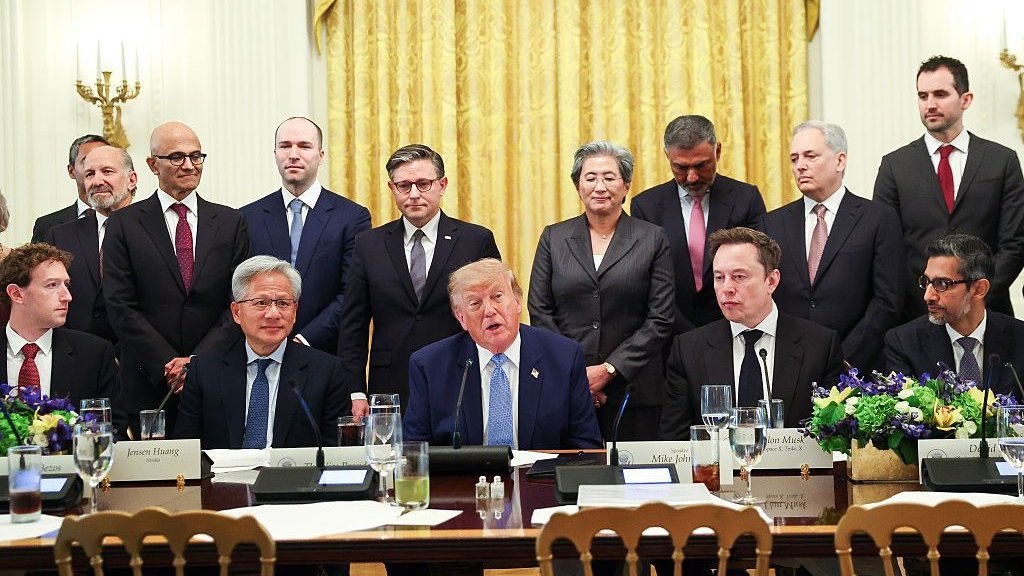 Трамп представляет свою новую Суперразведывательную силу