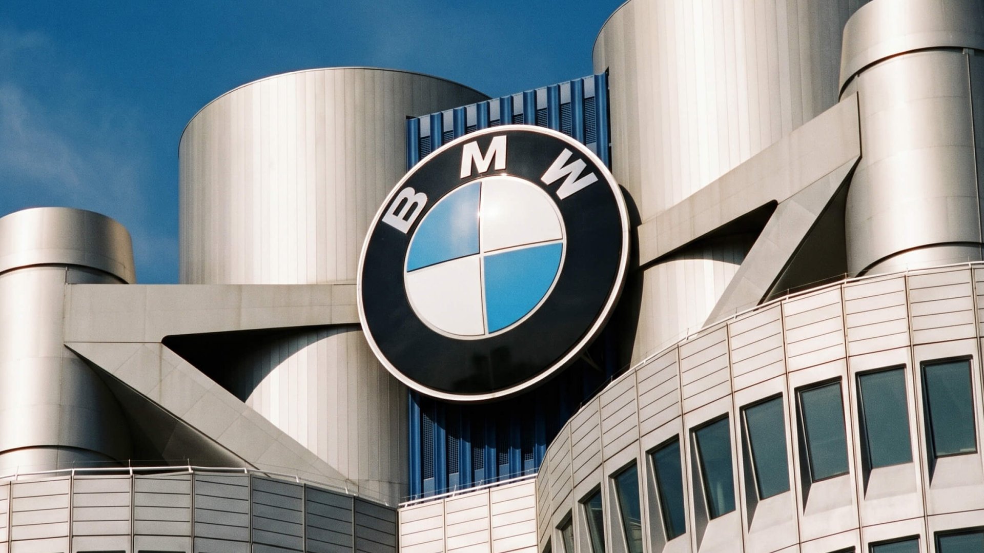BMW увеличила инвестиции в производство автомобилей в Германии: концерн вложил €2 млрд в местные заводы