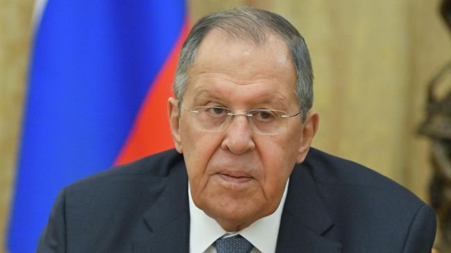 Россия продолжит содействовать поставкам гумпомощи в Ливан, заявил Лавров