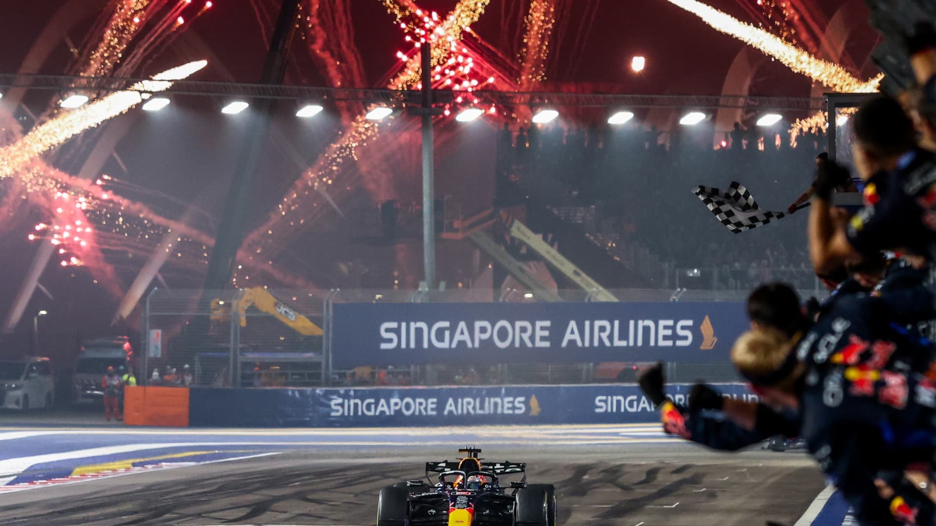 Как команда Red Bull в Формуле-1 использует ИИ для мгновенных решений в гонках Макса Ферстаппена