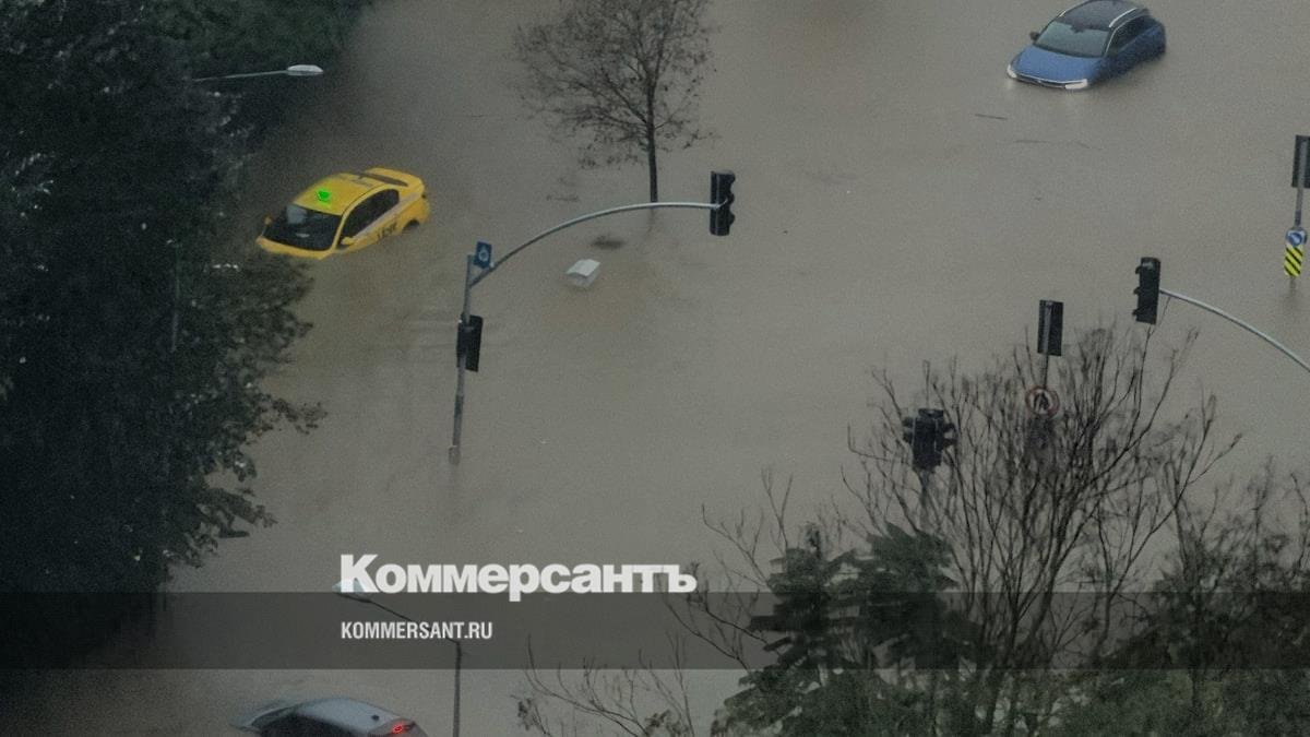 Два человека погибли из-за наводнения в Стамбуле