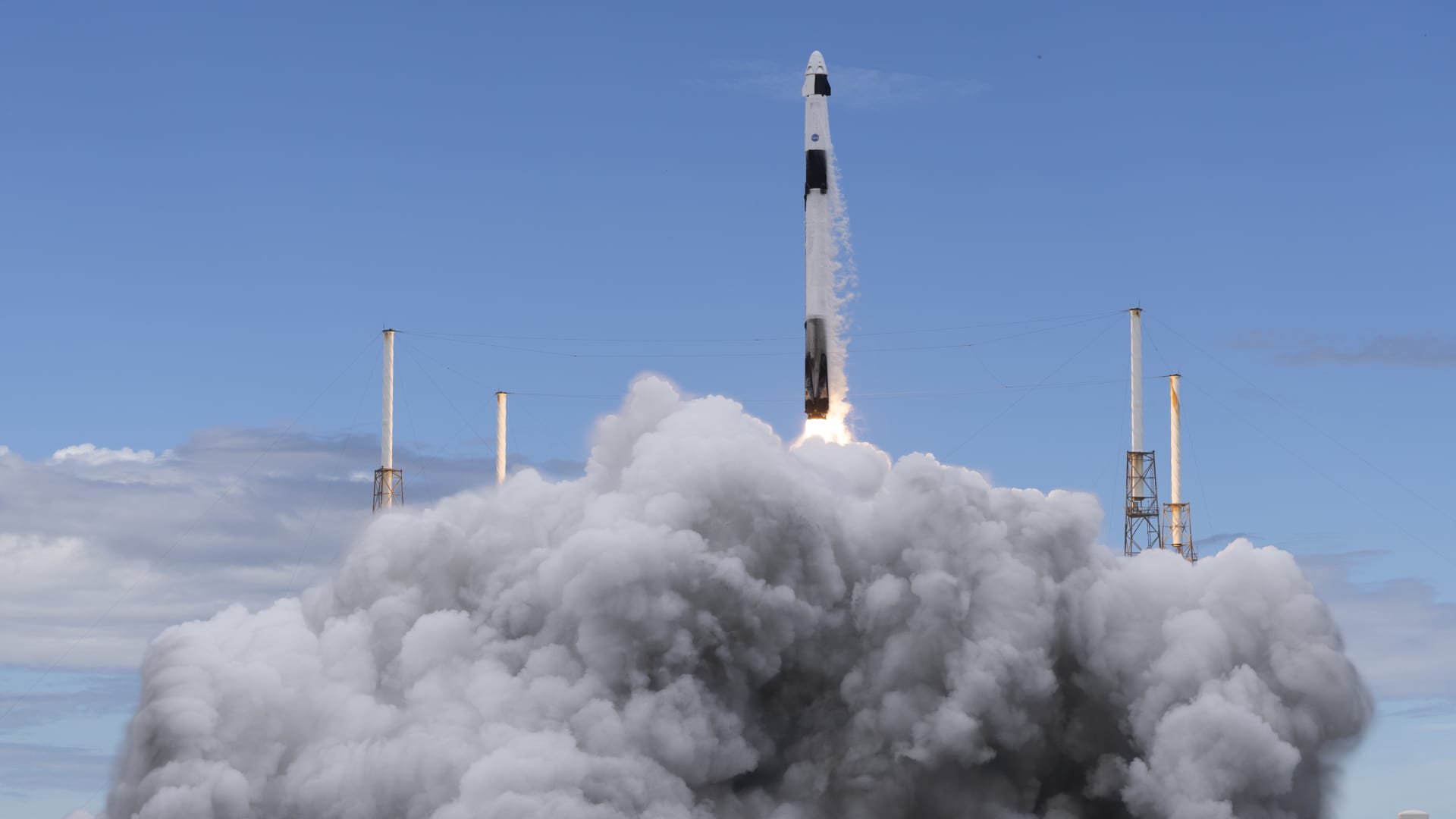 SpaceX тянет Nasdaq, AT&T не боится конкуренции: что это меняет для тех, кто держит деньги в технологиях