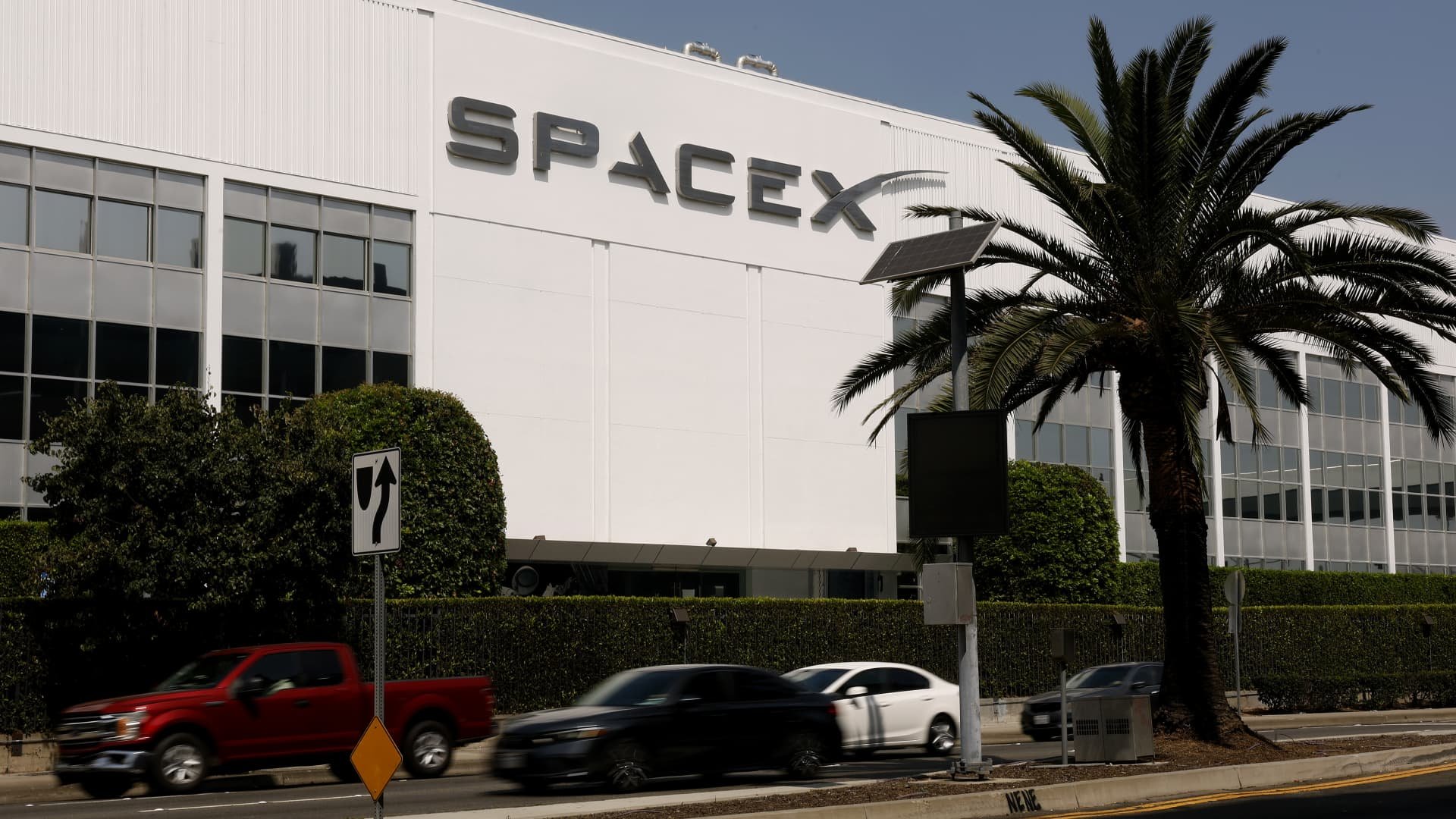 Аналитик прогнозирует рост акций SpaceX на 70% благодаря бизнесу в сфере ИИ.
