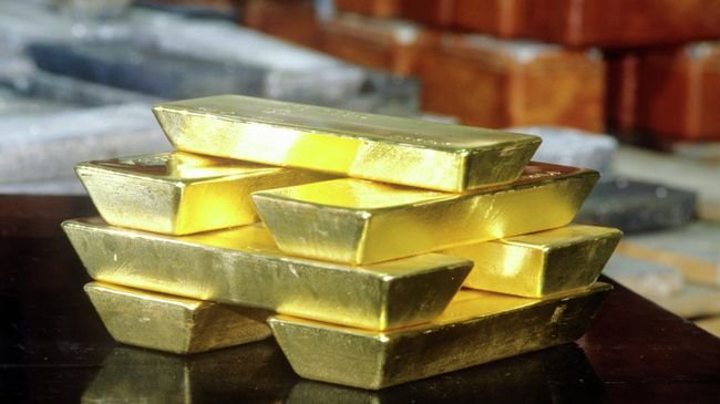 Биржевая цена на золото опустилась ниже четырех тысяч долларов за унцию