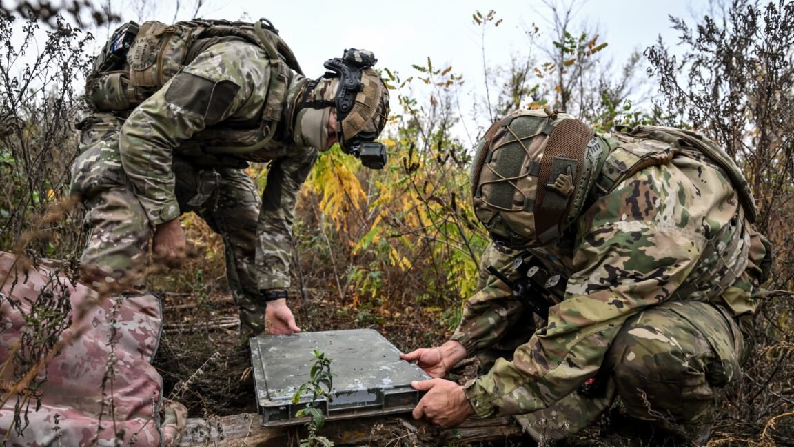 Украина учится воевать без Stарлинка, пока Маск играет в политику со спутниками