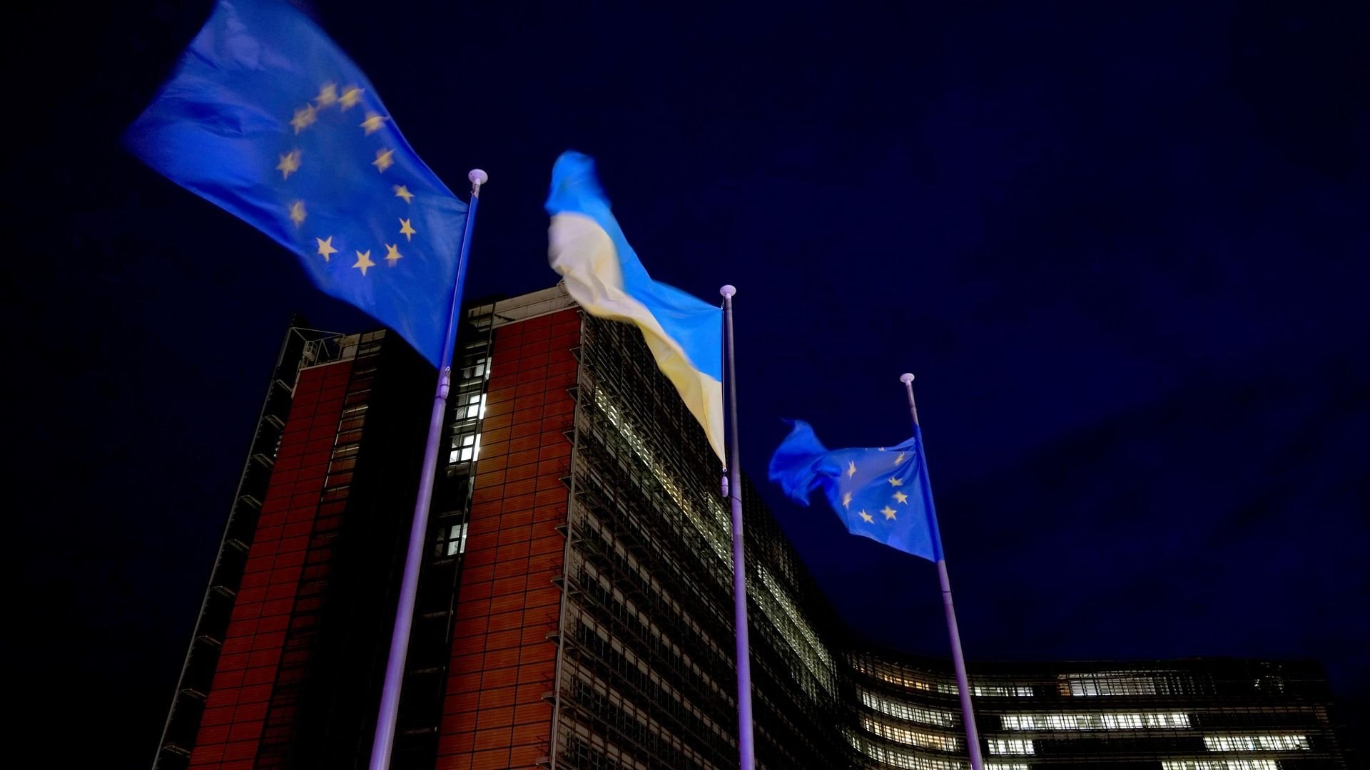 Европа называет Украину пешкой, а Киев теряет опору: почему российский кошелёк пока не реагирует