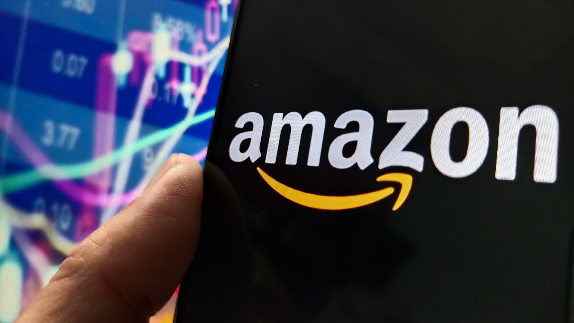 Amazon теряет 7%, Intel обваливается на 25% в предрыночных торгах на фоне давления после отчетов.
